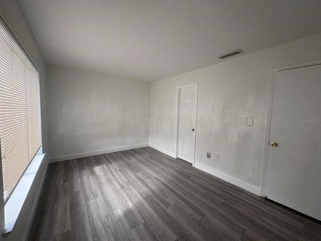 Building Photo - 4033 Henley Rd