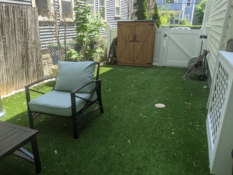 Building Photo - 210 Cedar St