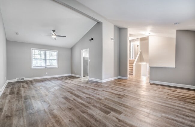 Building Photo - Charming 4-Bedroom, 3-Bath Single-Family H...