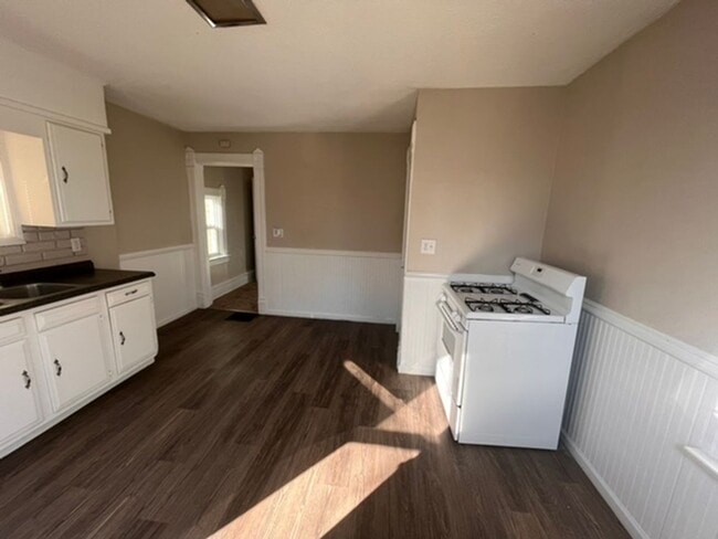 Building Photo - ET 805 W 15th St Dav