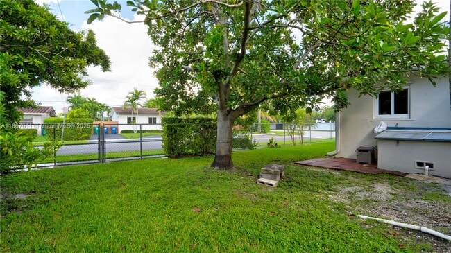 Building Photo - 8942 SW 16th St