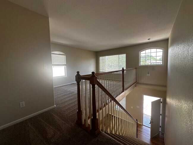 Building Photo - Large 2-story home with 3 bedrooms up plus loft!  Finished basement!