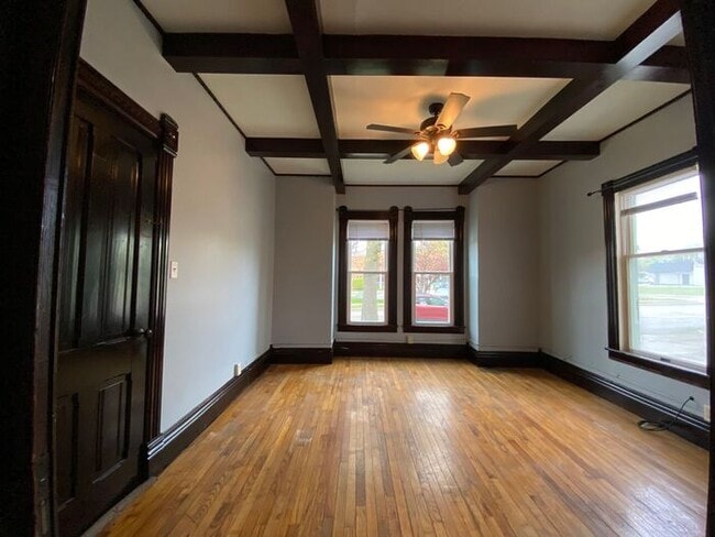 Building Photo - 1 bedroom MAIN floor apartment in Niles