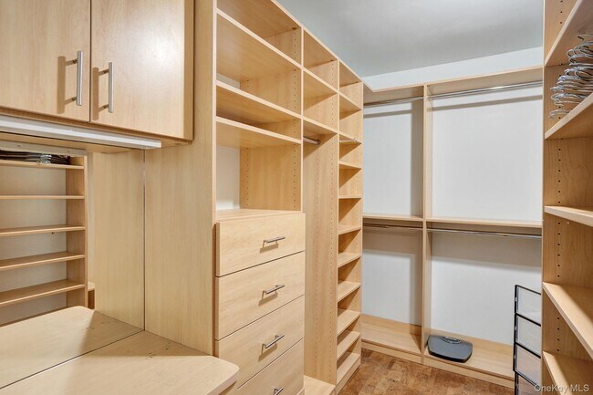 Building Photo - 8 Pearl St