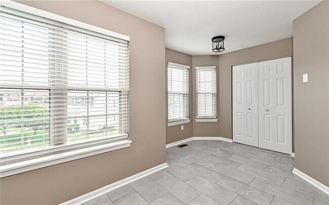 Building Photo - 229 Hillvue Dr