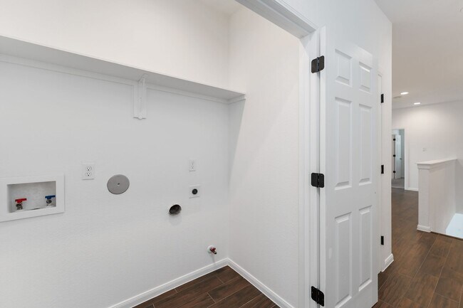 Building Photo - Space, Style & Convenience in Houston