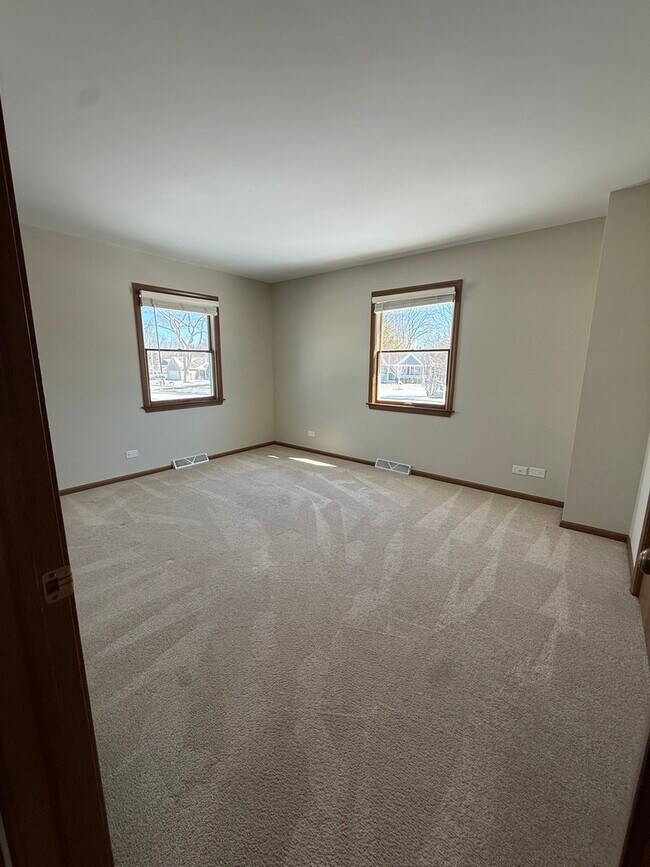 Building Photo - 39 Spuhler Dr