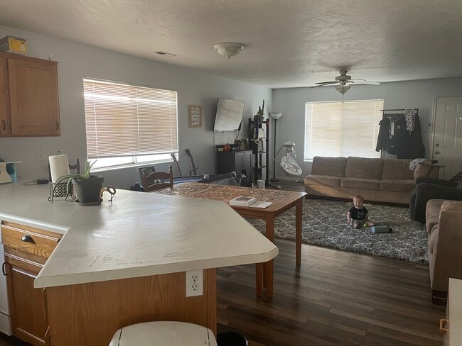 Building Photo - 258 S 200 W