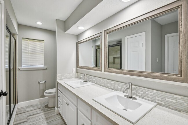 Building Photo - 15642 Pagehurst Dr