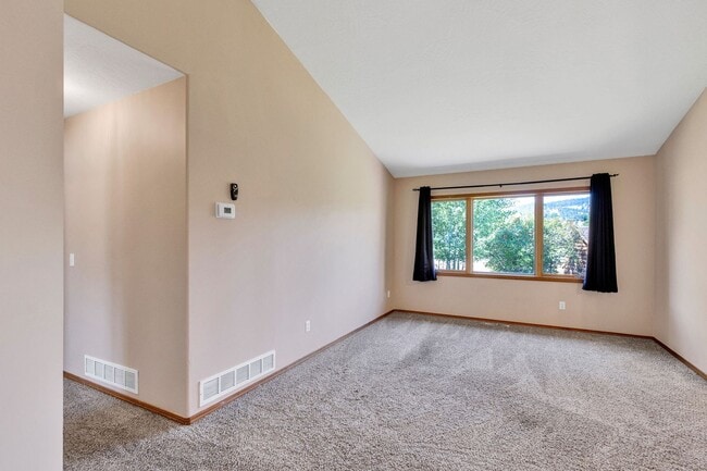 Building Photo - Single Family Home in LOLO, 4 bed / 3 bath...