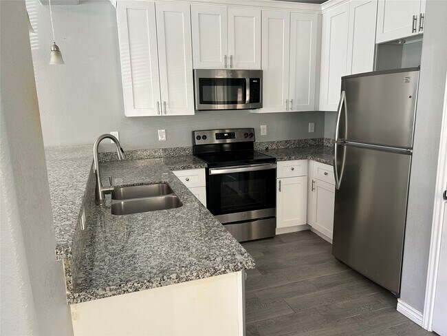 Building Photo - 16956 W Ivanhoe St