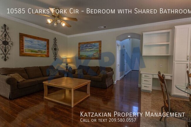 Building Photo - Bedroom with Shared Bathroom & Garage Space