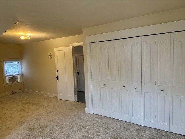 Building Photo - 3590 Outlook Ave