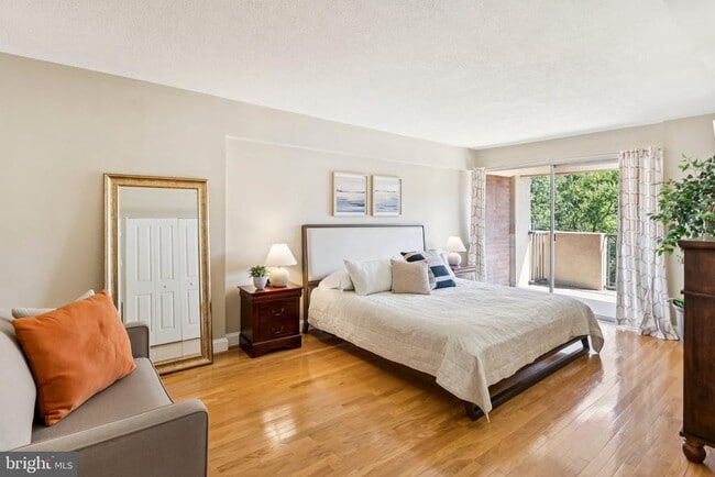 Building Photo - 1300 Army Navy Dr