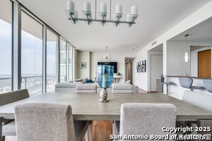 Building Photo - 610 E Market St