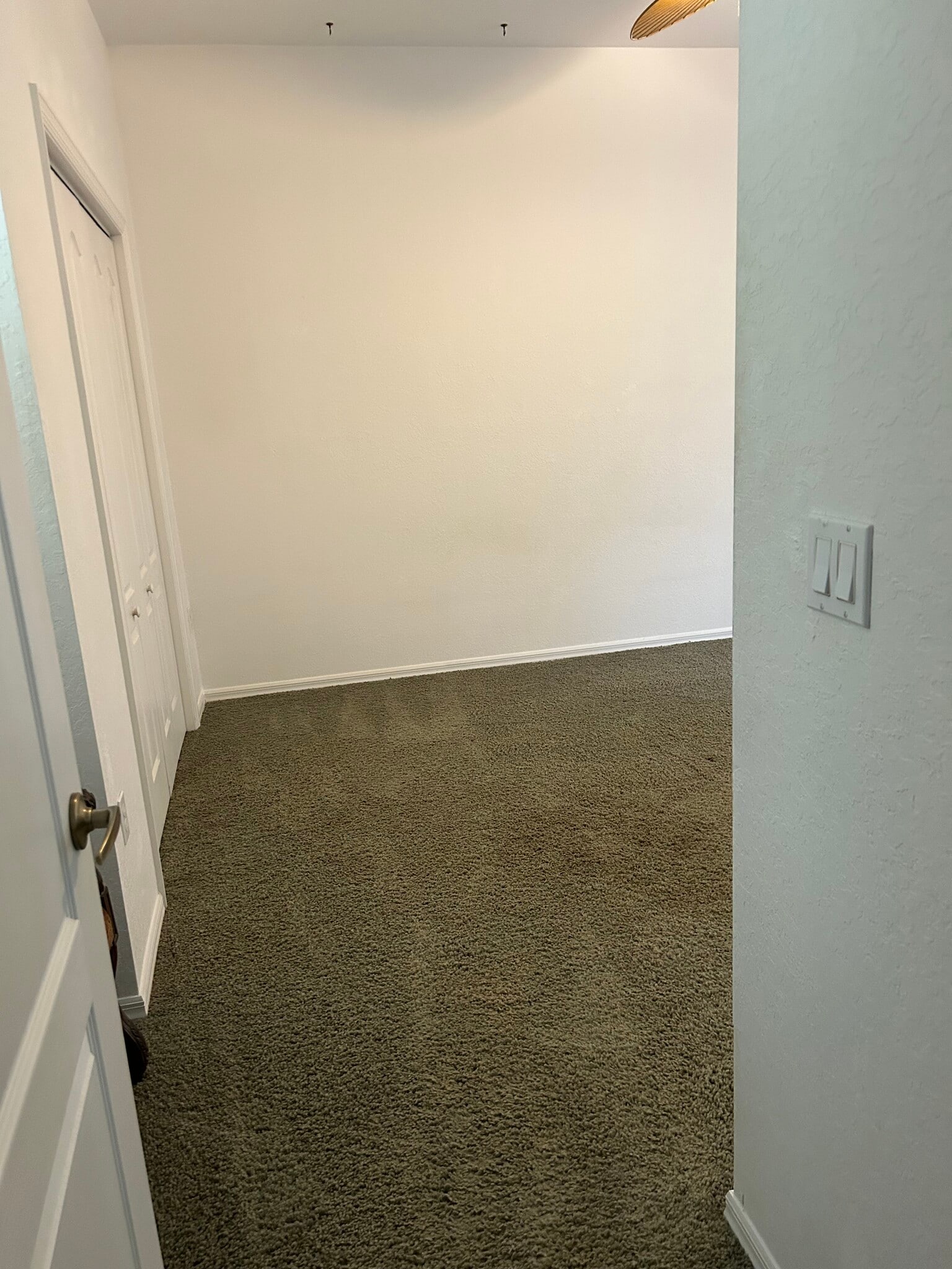 Private Unfurnished room - 4 Poppy Ct