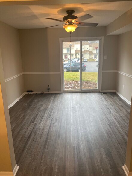 Dining Room - 1102 Oak Cir