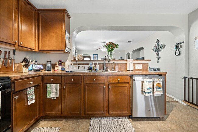 Building Photo - 3204 Barksdale Dr