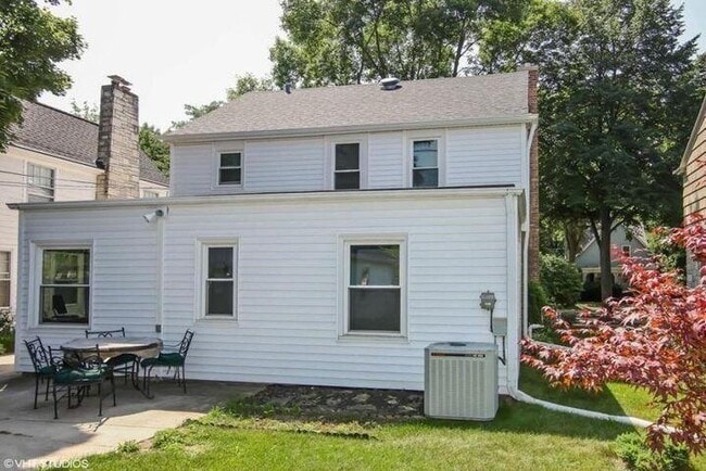 Building Photo - 908 E Hampton Rd