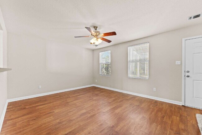 Building Photo - 220 Trestle Tree