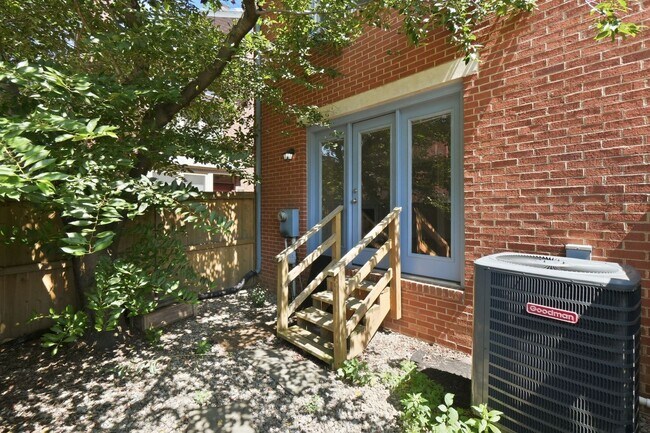 Building Photo - 541 Colecroft Ct