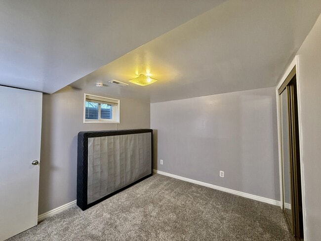 Building Photo - 1871 S 350 E