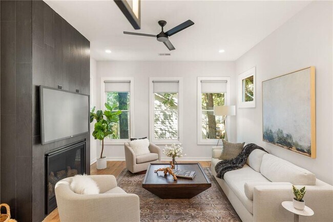 Building Photo - 654 Woodward Ave SE