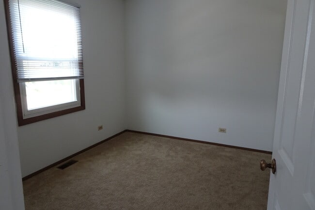 Building Photo - 945 Fieldstone Ct