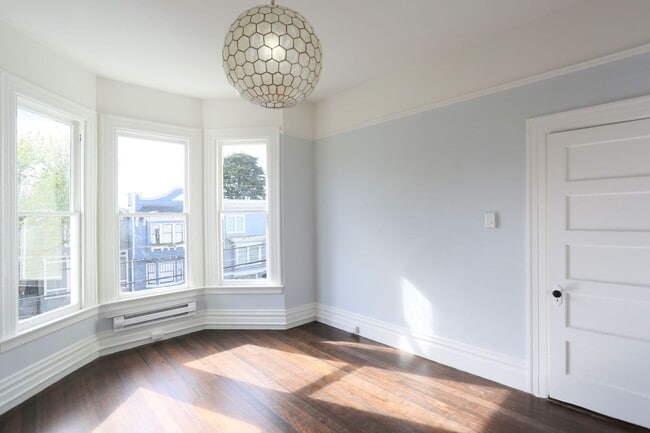 Building Photo - 144 10th Ave