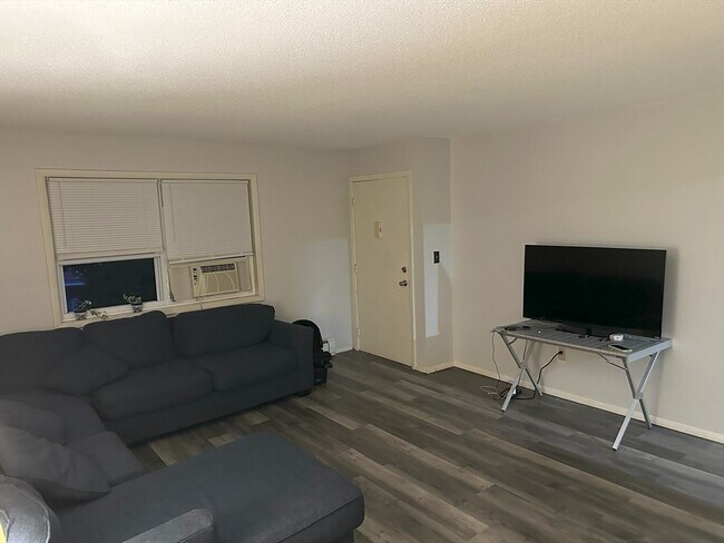 Building Photo - 123 Litchfield Pines Dr