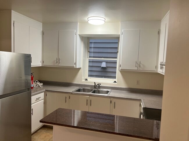 kitchen - 254 A Missouri St