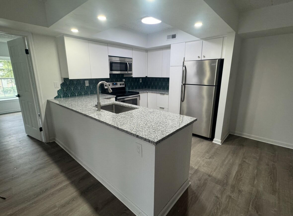 Kitchen - 705 Deer Run