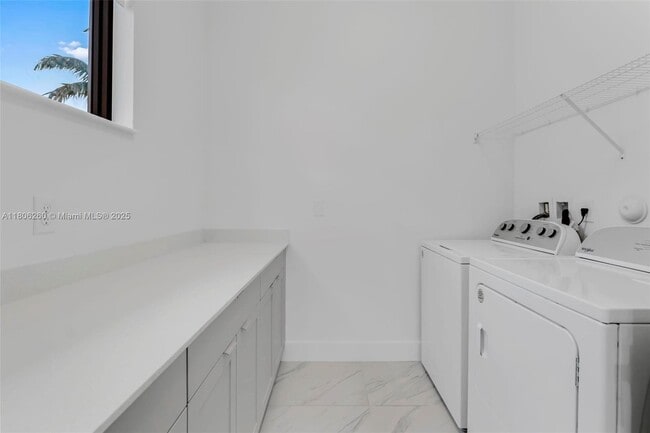 Building Photo - 4309 SW 176th Ave
