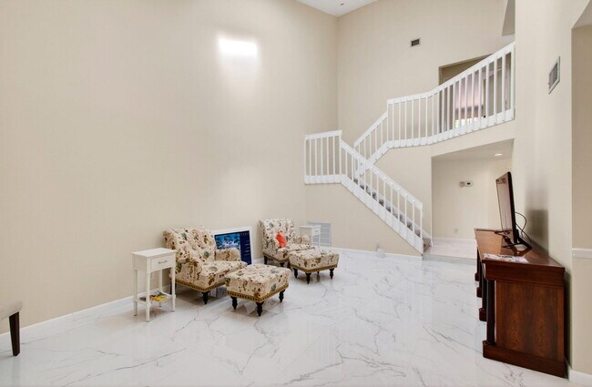 Building Photo - 7865 La Mirada Dr