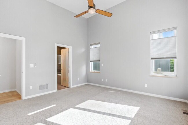 Building Photo - 1821 Blue Star Ln