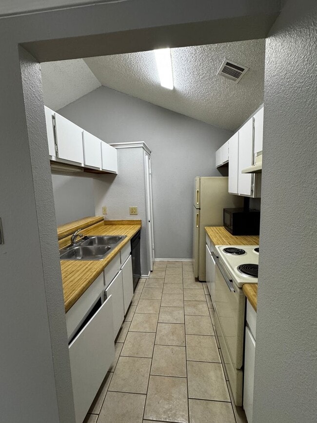 Building Photo - 14414 Watermill