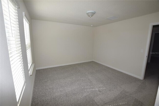 Building Photo - 5048 Holm Oak Dr