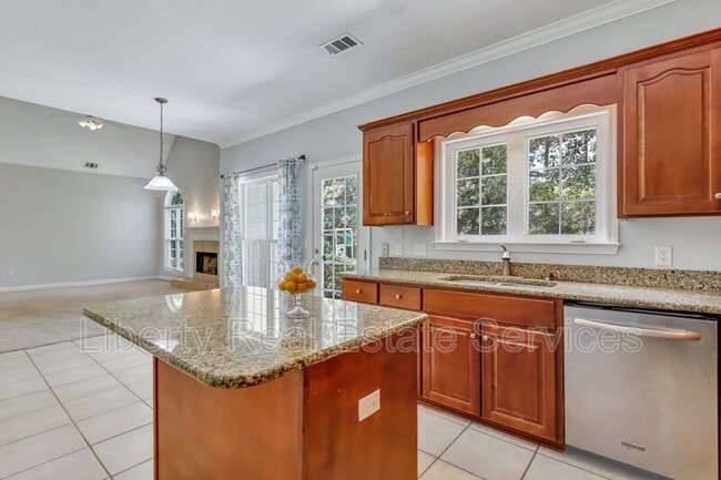 Building Photo - 40 Downie Ct