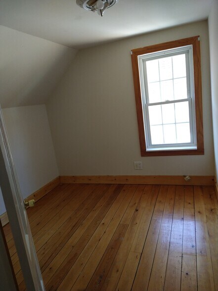 Building Photo - 76 Aspen St