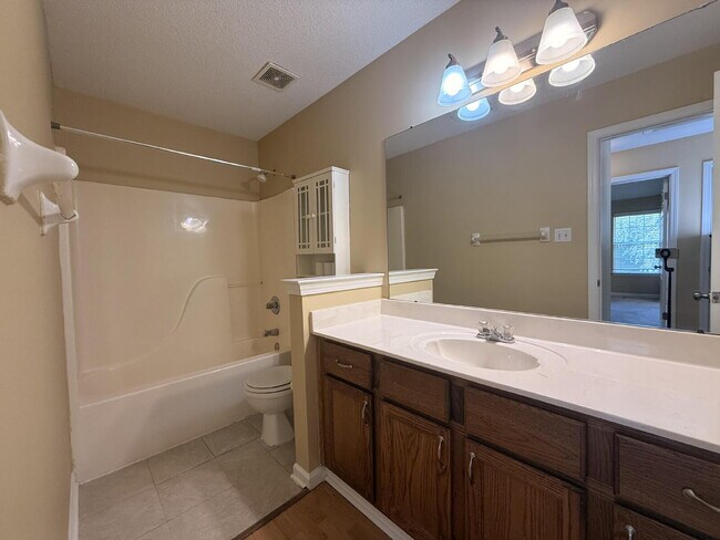 Building Photo - "Charming 3-Bedroom Lakeland Home with Cozy Fireplace & Gleaming Hardwood Floors!"