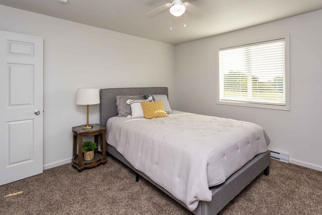 Building Photo - 3 Bedroom, Single-story Townhomes for rent...