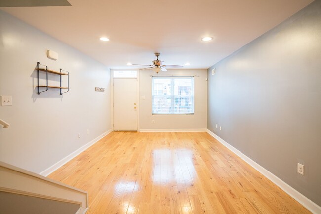 Building Photo - Contemporary Three Bedroom Home in Point Breeze