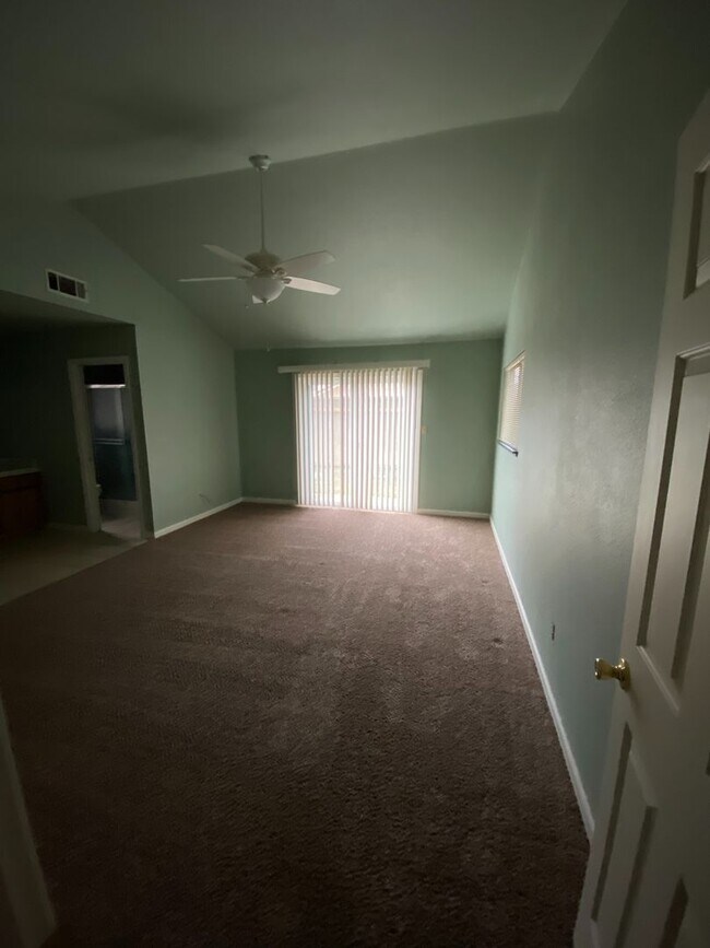 Building Photo - 2648 Alder Glen Dr