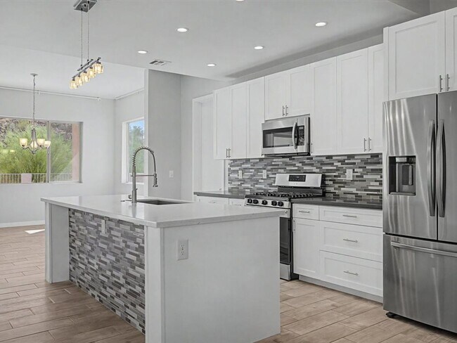 Building Photo - 10053 N Alder Spring Dr