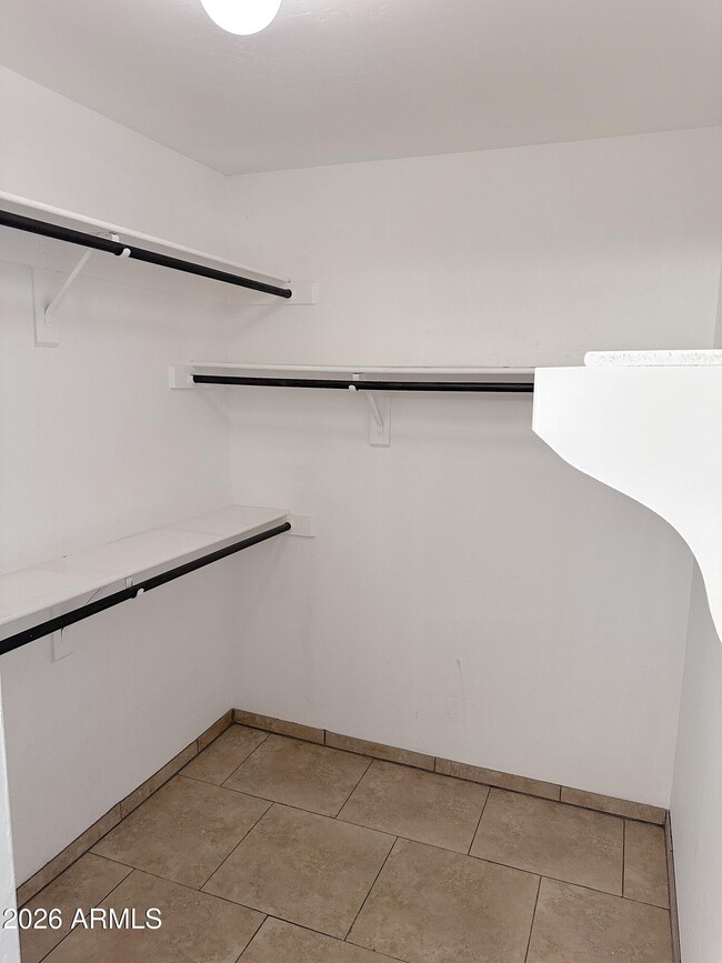 Building Photo - 4725 E Brown Rd