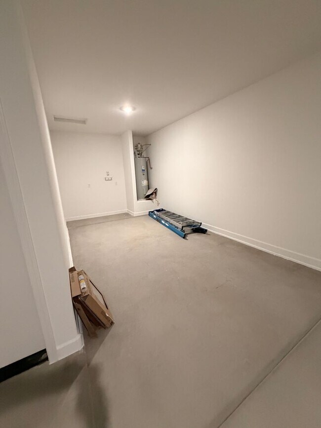 Building Photo - 1481 N Fenway Dr