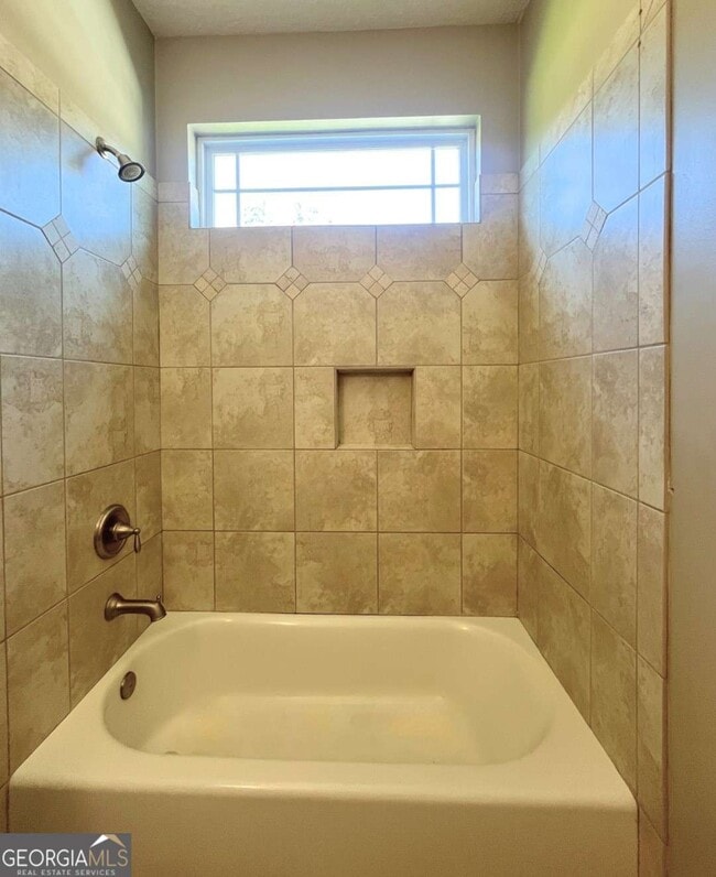 Building Photo - 242 Waters Edge Dr