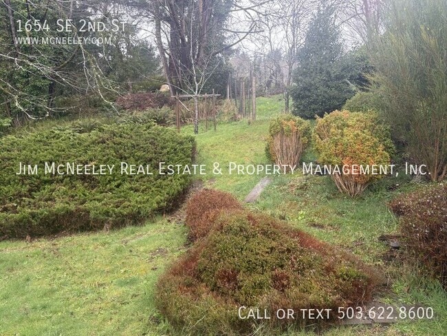 Building Photo - 1654 SE 2nd St