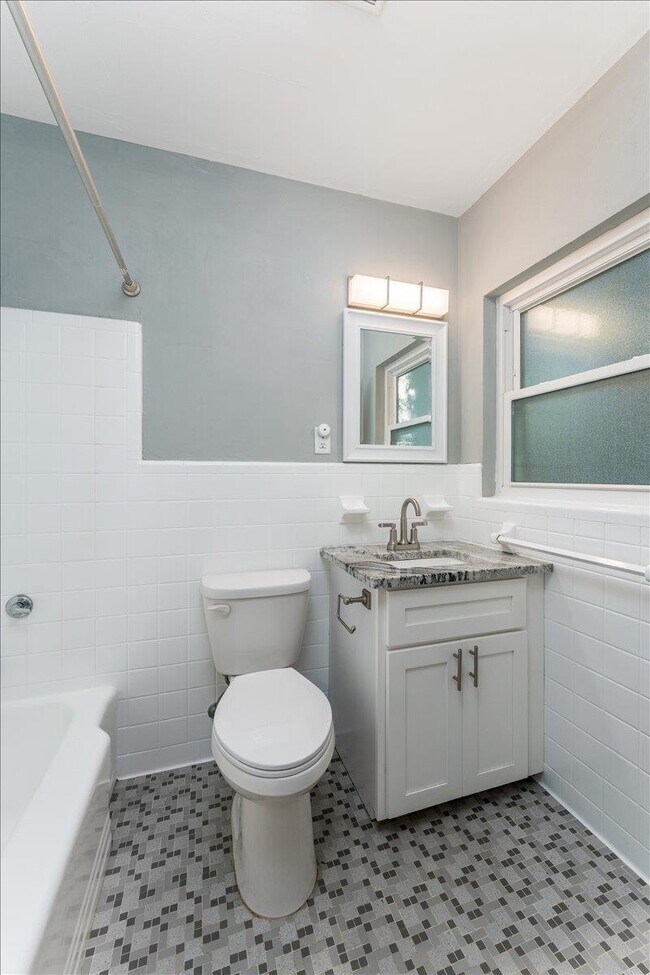 Building Photo - 1707 Hall Dr