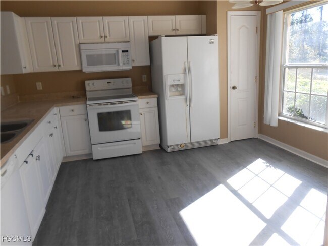 Building Photo - 3208 71st St W